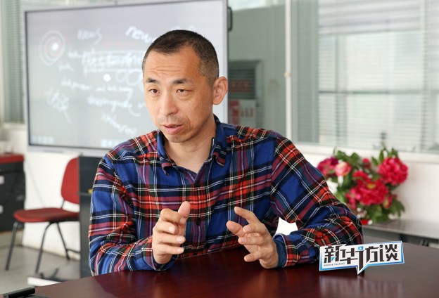 連光也無法逃逸出去，它肯定是黑色的